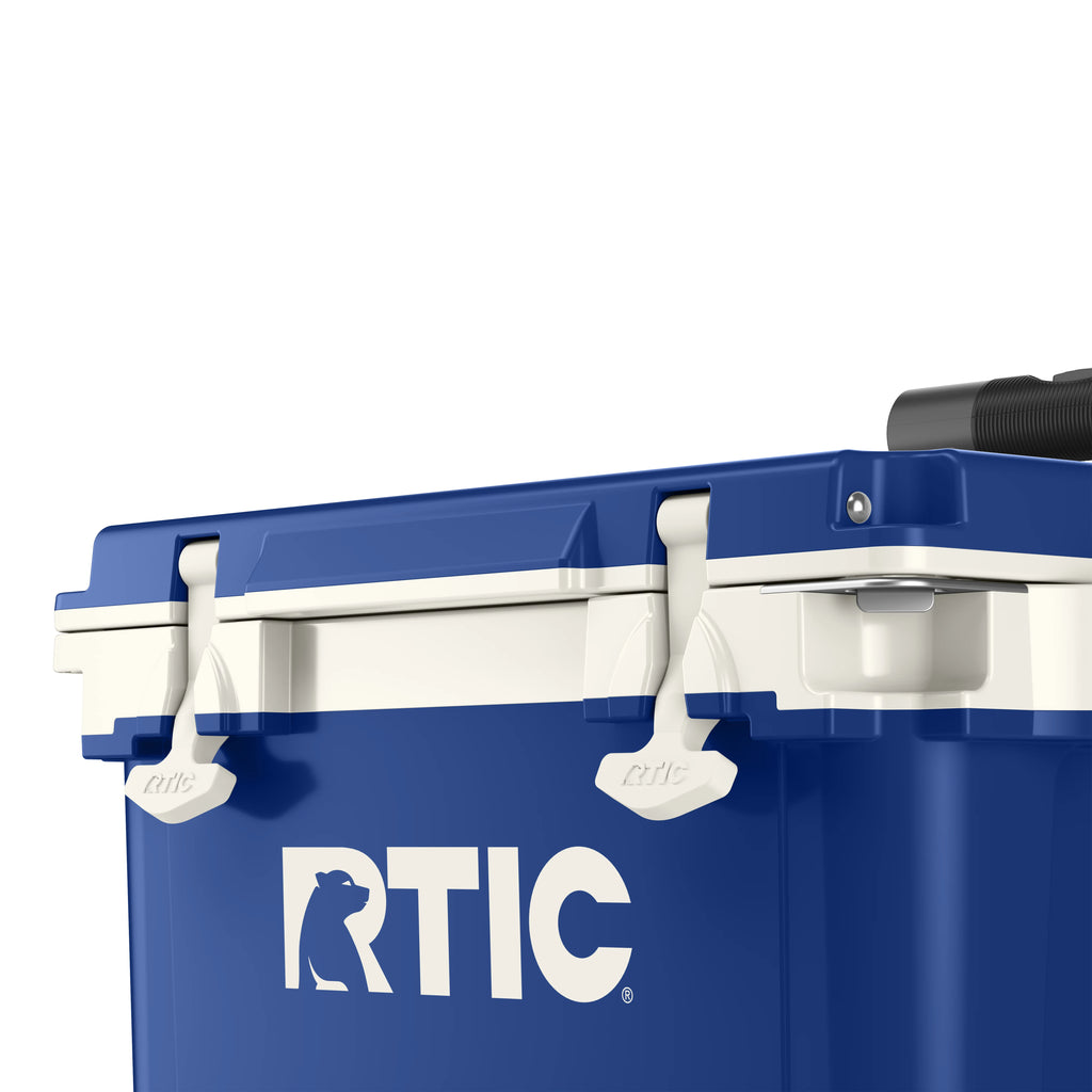 22 QT Ultra-Light Wheeled Cooler