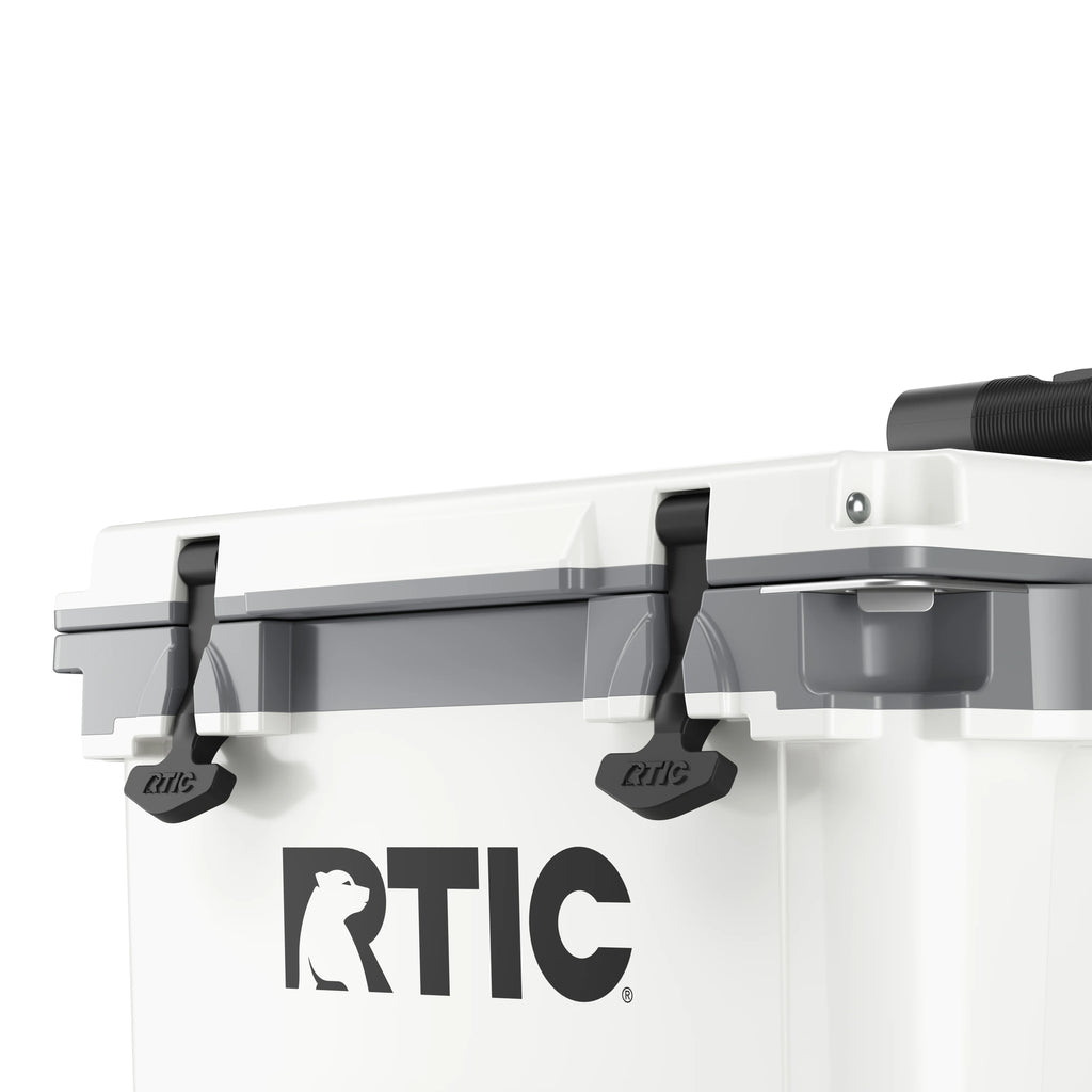 22 QT Ultra-Light Wheeled Cooler